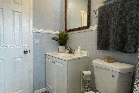 House in Hollywood, Florida 3 bedrooms, 120.03 sq.m. № 1995108 - photo 16