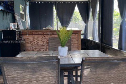 House in Hollywood, Florida 3 bedrooms, 120.03 sq.m. № 1995108 - photo 22