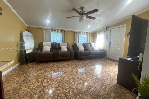 House in Hollywood, Florida 3 bedrooms, 120.03 sq.m. № 1995108 - photo 6