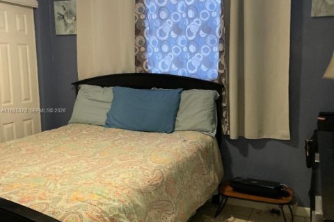 House in Hollywood, Florida 3 bedrooms, 120.03 sq.m. № 1995108 - photo 14