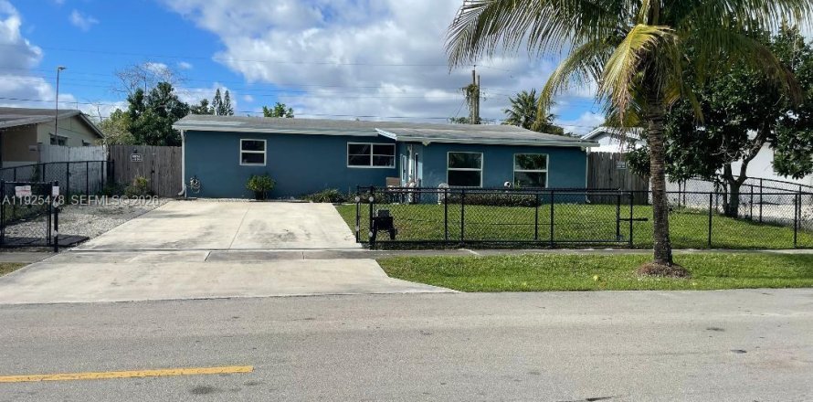 House in Hollywood, Florida 3 bedrooms, 120.03 sq.m. № 1995108