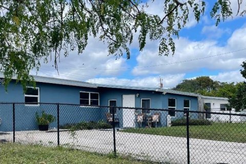 House in Hollywood, Florida 3 bedrooms, 120.03 sq.m. № 1995108 - photo 3