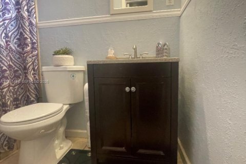 House in Hollywood, Florida 3 bedrooms, 120.03 sq.m. № 1995108 - photo 21