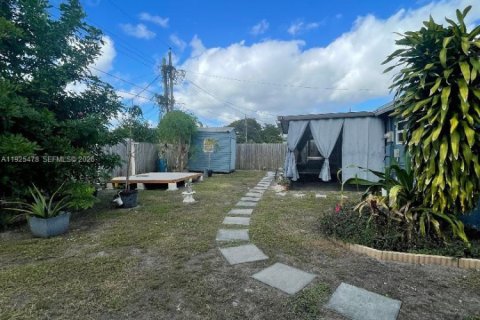 House in Hollywood, Florida 3 bedrooms, 120.03 sq.m. № 1995108 - photo 24