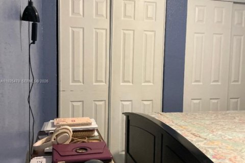 House in Hollywood, Florida 3 bedrooms, 120.03 sq.m. № 1995108 - photo 15