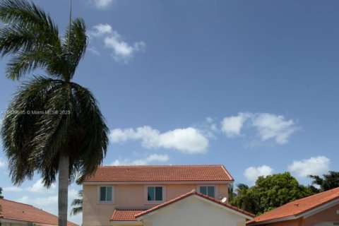 House in Miami Gardens, Florida 4 bedrooms, 207.36 sq.m. № 1847757 - photo 4