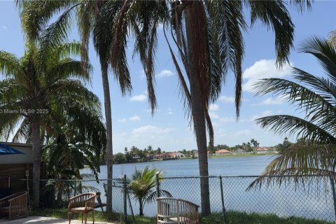 House in Miami Gardens, Florida 4 bedrooms, 207.36 sq.m. № 1847757 - photo 8