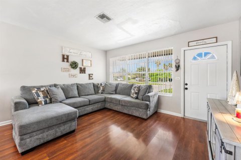 Villa ou maison à vendre à Palm Springs, Floride: 4 chambres, 120.77 m2 № 2185078 - photo 7
