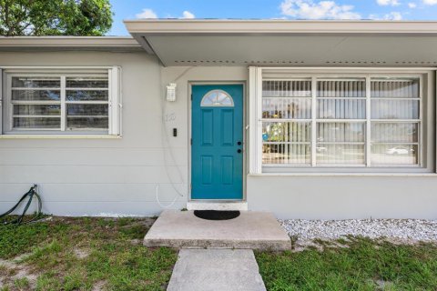 Villa ou maison à vendre à Palm Springs, Floride: 4 chambres, 120.77 m2 № 2185078 - photo 6