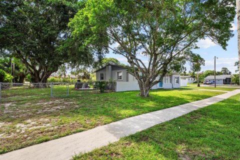 Villa ou maison à vendre à Palm Springs, Floride: 4 chambres, 120.77 m2 № 2185078 - photo 4