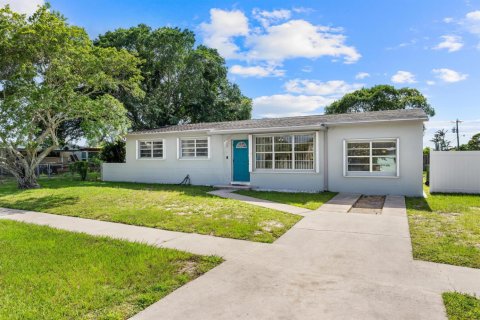 Villa ou maison à vendre à Palm Springs, Floride: 4 chambres, 120.77 m2 № 2185078 - photo 5