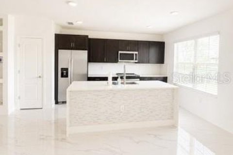 Снять в аренду таунхаус в Киссимми, Флорида 3 комнаты, 145.76м2, № 2107452 - фото 4