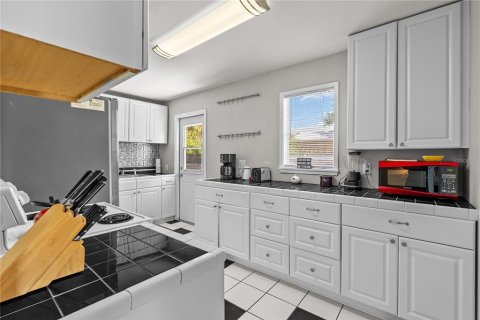 Villa ou maison à vendre à Gulfport, Floride: 6 chambres, 297.94 m2 № 2204998 - photo 9