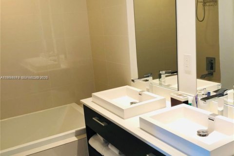 Condominio en venta en Miami, Florida, 1 dormitorio, 78.32 m2 № 2056478 - foto 14