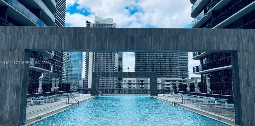 Condominio en Miami, Florida, 1 dormitorio  № 2056478