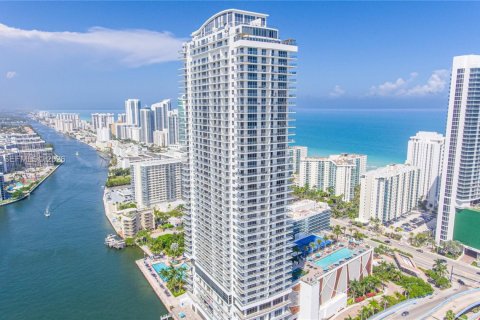 Copropriété à vendre à Hollywood, Floride: 2 chambres, 98.48 m2 № 2297395 - photo 2