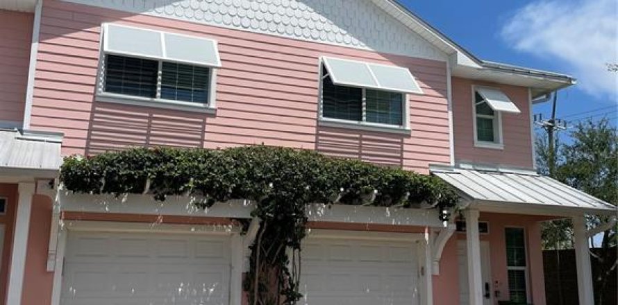 Townhouse in Merrit Island, Florida 3 bedrooms, 137.77 sq.m. № 1832602