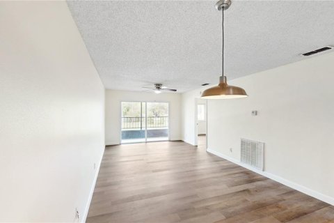Condominio en alquiler en Zephyrhills, Florida, 2 dormitorios, 80.27 m2 № 1912209 - foto 5