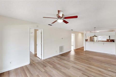 Condominio en alquiler en Zephyrhills, Florida, 2 dormitorios, 80.27 m2 № 1912209 - foto 6