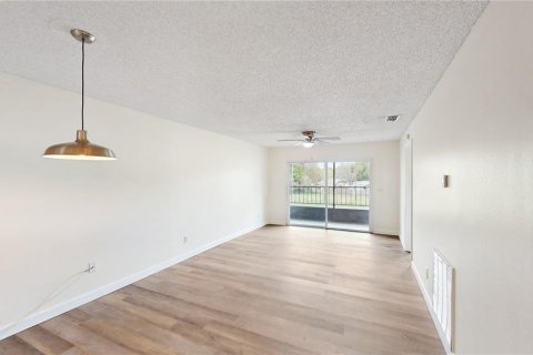Condominio en alquiler en Zephyrhills, Florida, 2 dormitorios, 80.27 m2 № 1912209 - foto 3