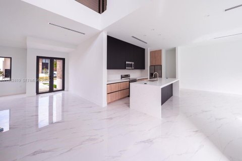 Купить виллу или дом в Майами, Флорида 5 спален, 318.38м2, № 2048466 - фото 9