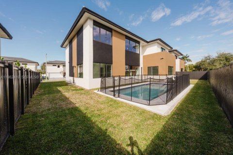 Купить виллу или дом в Майами, Флорида 5 спален, 318.38м2, № 2048466 - фото 2