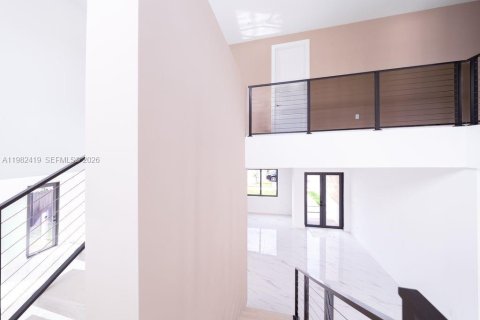 Купить виллу или дом в Майами, Флорида 5 спален, 318.38м2, № 2048466 - фото 18