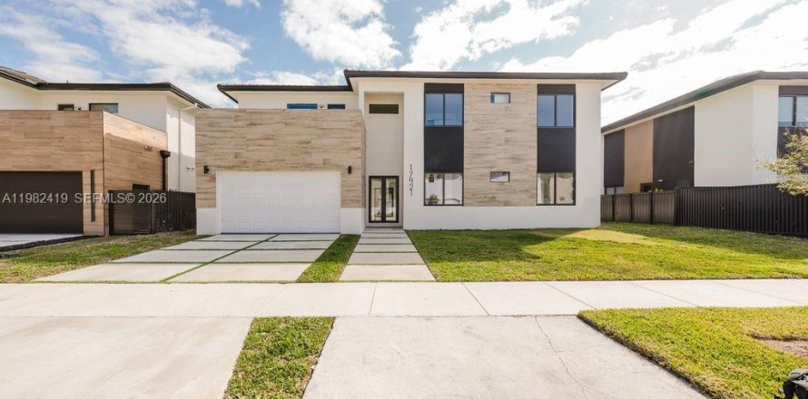 Дом в Майами, Флорида 5 спален, 318.38м2 № 2048466