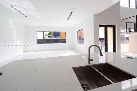 Купить виллу или дом в Майами, Флорида 5 спален, 318.38м2, № 2048466 - фото 10