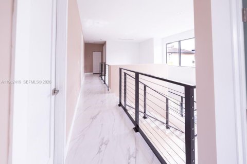 Купить виллу или дом в Майами, Флорида 5 спален, 318.38м2, № 2048466 - фото 21