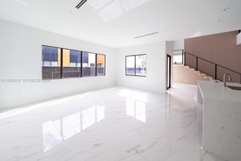 Купить виллу или дом в Майами, Флорида 5 спален, 318.38м2, № 2048466 - фото 15