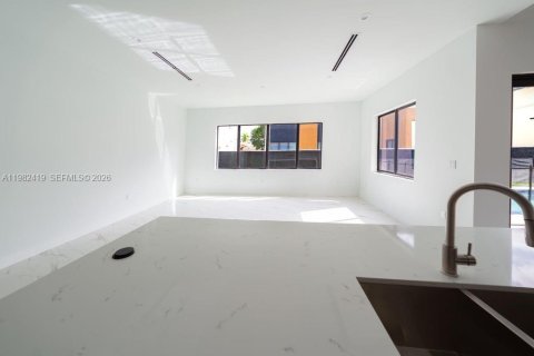 Купить виллу или дом в Майами, Флорида 5 спален, 318.38м2, № 2048466 - фото 11