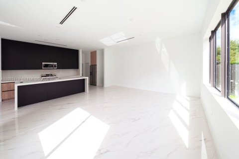 Купить виллу или дом в Майами, Флорида 5 спален, 318.38м2, № 2048466 - фото 13