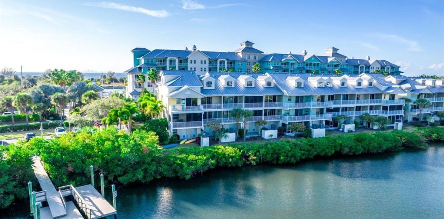 Townhouse in Ruskin, Florida 2 bedrooms, 116.87 sq.m. № 2233458