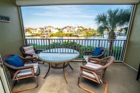 Townhouse in Ruskin, Florida 2 bedrooms, 116.87 sq.m. № 2233458 - photo 4