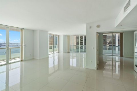 Condo in Miami, Florida, 3 bedrooms  № 2068128 - photo 3