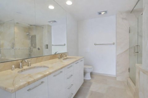 Condo in Miami, Florida, 3 bedrooms  № 2068128 - photo 12