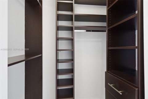 Condo in Miami, Florida, 3 bedrooms  № 2068128 - photo 10