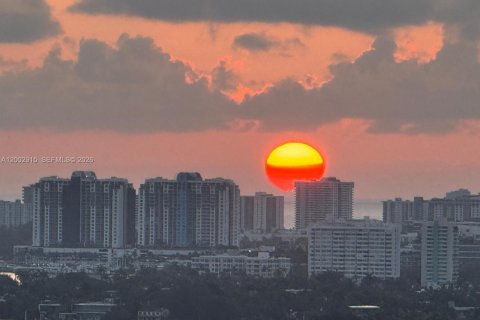 Condo in Miami, Florida, 3 bedrooms  № 2068128 - photo 19