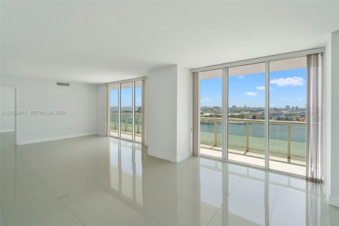 Condo in Miami, Florida, 3 bedrooms  № 2068128 - photo 2