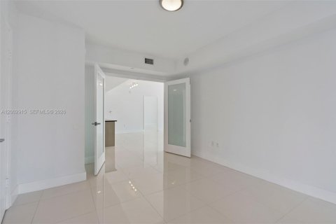 Condo in Miami, Florida, 3 bedrooms  № 2068128 - photo 7