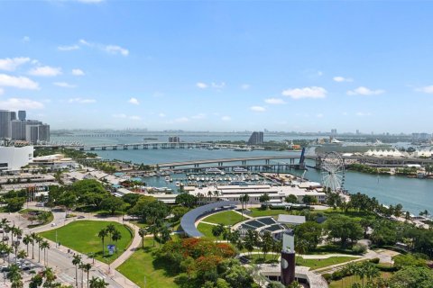 Condo in Miami, Florida, 3 bedrooms  № 2068128