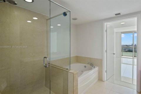 Condo in Miami, Florida, 3 bedrooms  № 2068128 - photo 13