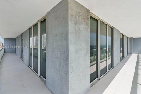 Condo in Miami, Florida, 3 bedrooms  № 2068128 - photo 18