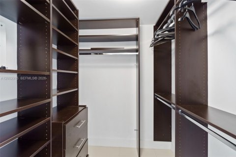 Condo in Miami, Florida, 3 bedrooms  № 2068128 - photo 11