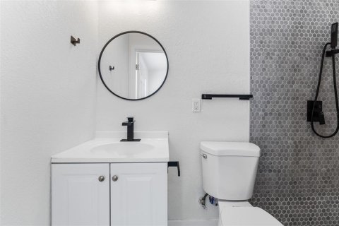 House in Saint Petersburg, Florida 3 bedrooms, 107.77 sq.m. № 1884020 - photo 15