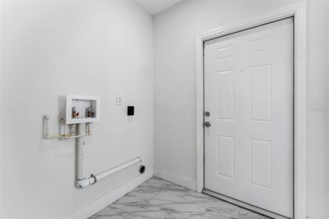 House in Saint Petersburg, Florida 3 bedrooms, 107.77 sq.m. № 1884020 - photo 9