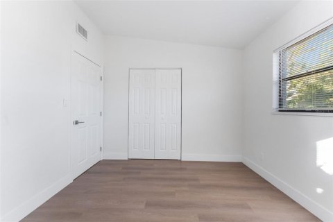 House in Saint Petersburg, Florida 3 bedrooms, 107.77 sq.m. № 1884020 - photo 11