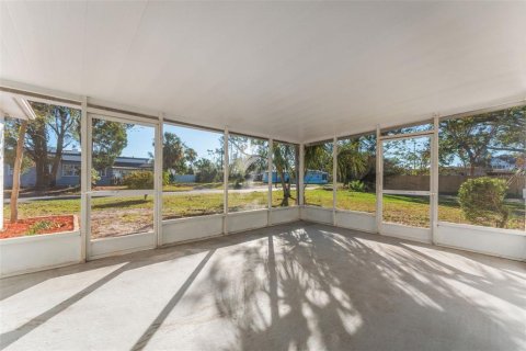 House in Saint Petersburg, Florida 3 bedrooms, 107.77 sq.m. № 1884020 - photo 17