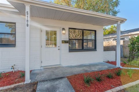 House in Saint Petersburg, Florida 3 bedrooms, 107.77 sq.m. № 1884020 - photo 2